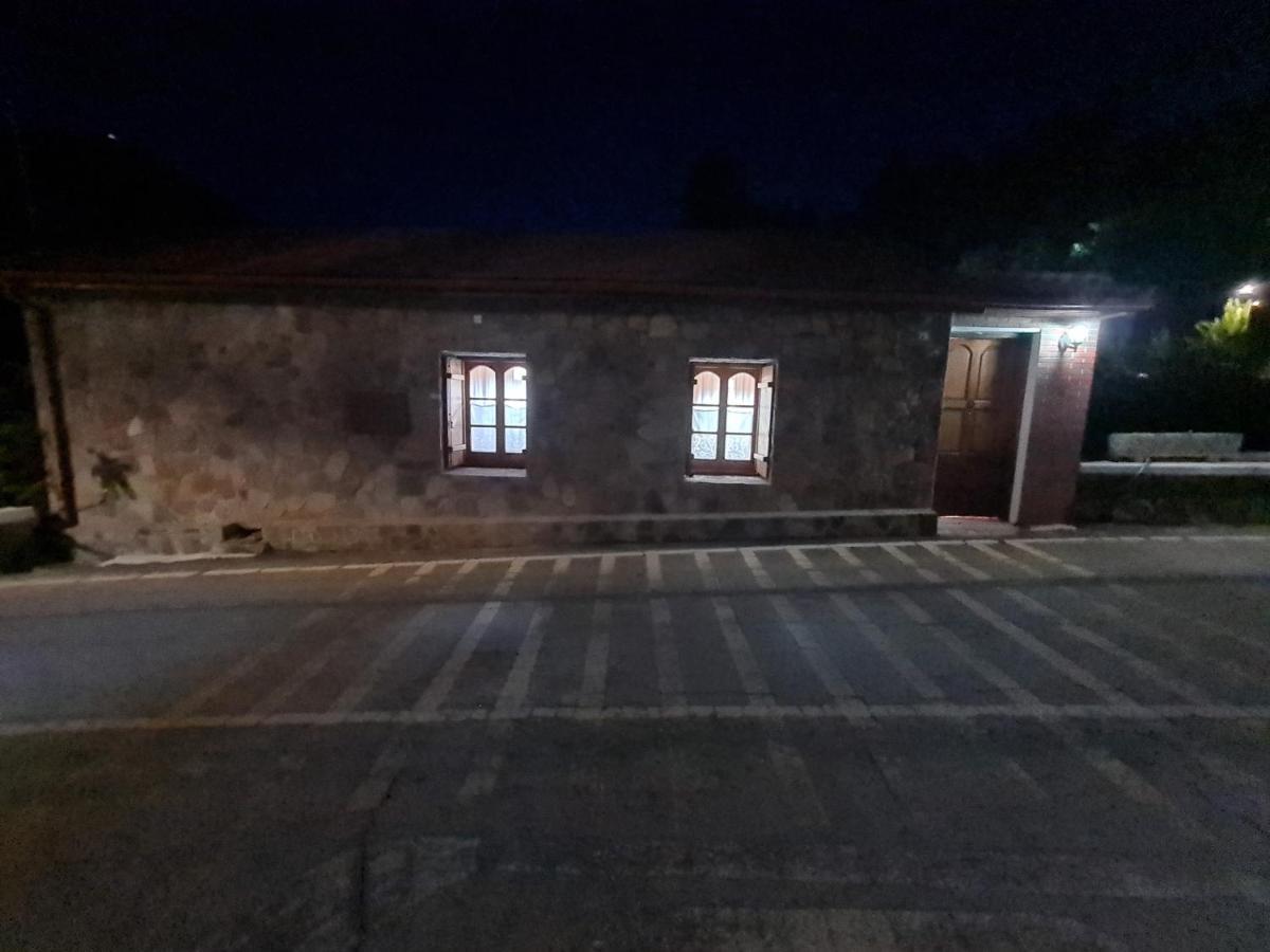 Elpiniki'S Old House Villa Kalopanajótisz Kültér fotó