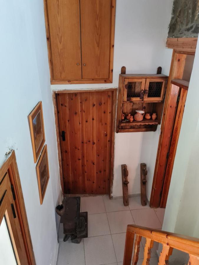 Elpiniki'S Old House Villa Kalopanajótisz Kültér fotó