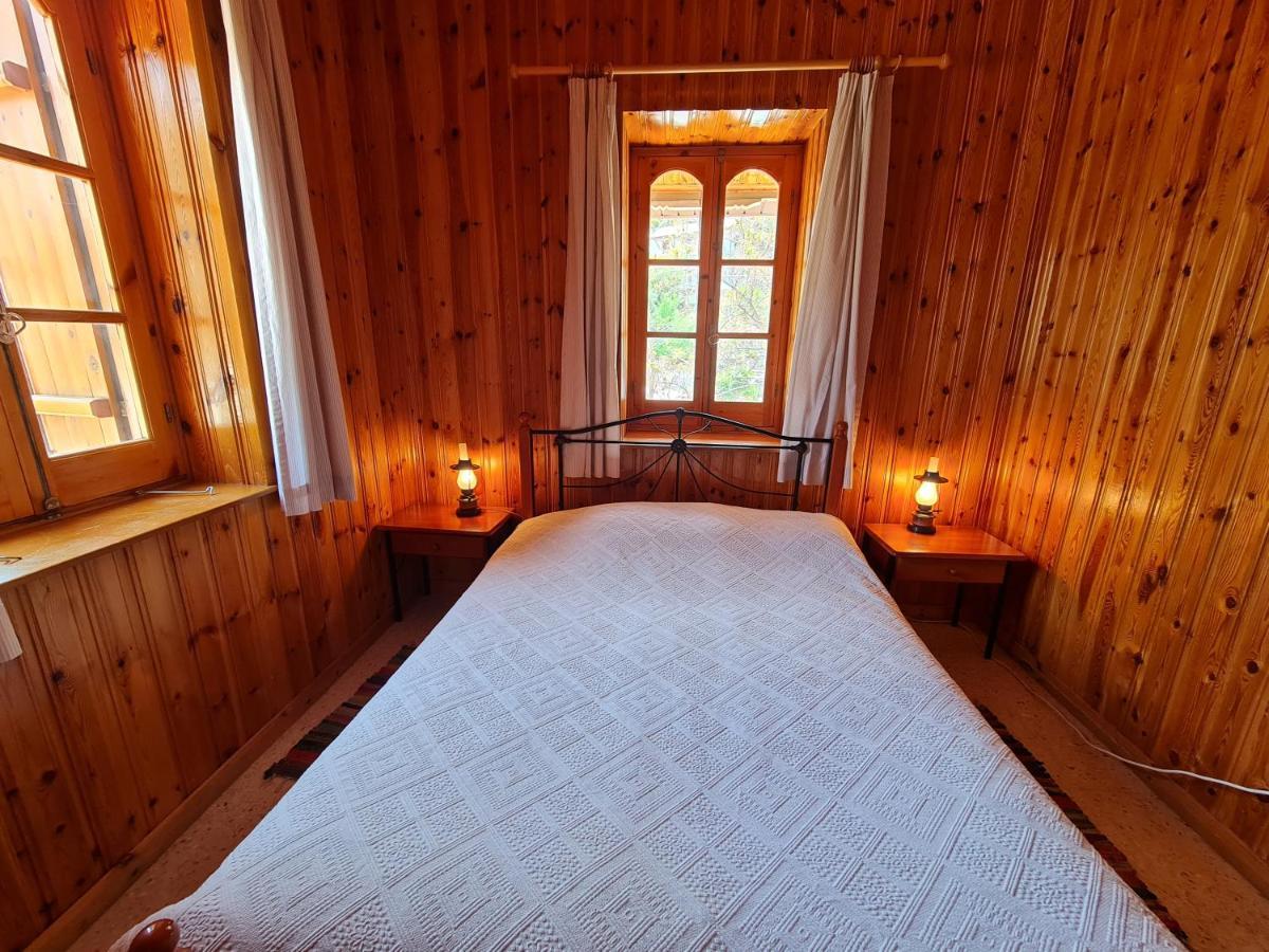 Elpiniki'S Old House Villa Kalopanajótisz Kültér fotó